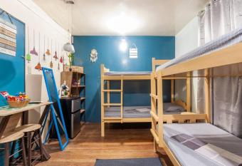 AZUL: Grove area, 2 min walk to UPLB Gate allows 18 year olds to book a room