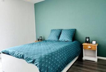 Zen et d  tente allows 18 year olds to book a room