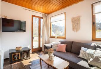 Butterfly Cottage by the Creek has Balcony rooms