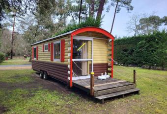 La boh  me du v  lodrome Albert allows 18 year olds to book a room