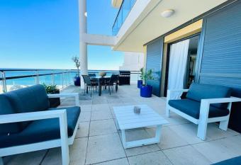 Unique Duplex Vue Mer 10e et 11e   tage ! has Balcony rooms