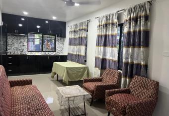 Island Guesthouse - entire one bedroom unit with kitchen & a bathroom centrally located in Votualevu has Balcony rooms
