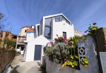 CASA DOS MI  OS has Balcony rooms