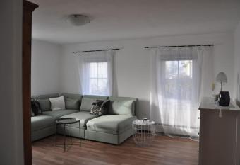 Ferienwohnung, wenige Minuten vom W  rthersee has Balcony rooms