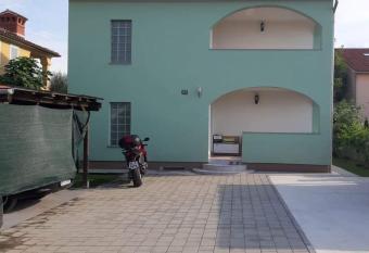 Apartman Valbandon has Balcony rooms