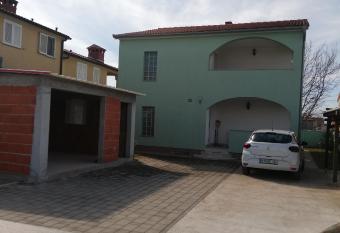 Apartma Valbandon has Balcony rooms