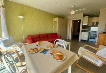 LES AIGRETTES - Studio near the beach allows 18 year olds to book a room