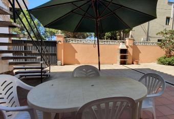 C/ ROQUETA N  22 - BX. allows 18 year olds to book a room