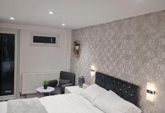 Entire Luxury Studio allows 18 year olds to book a room