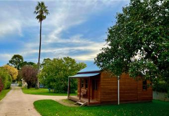 Willunga Gallery Cabins allows 18 year olds to book a room
