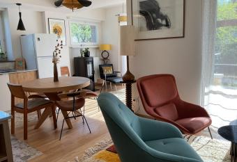 Good Life    Strasbourg has Balcony rooms