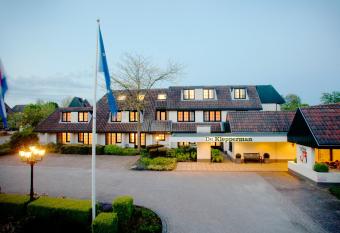 Fletcher Hotel-Restaurant De Klepperman allows 18 year olds to book a room