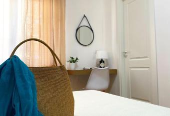 La Maison Derri  re allows 18 year olds to book a room