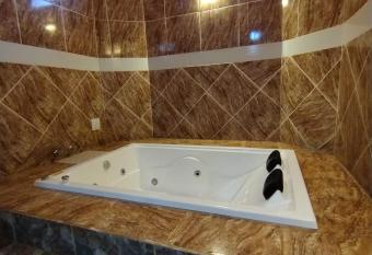 Rodohotel allows 18 year olds to book a room