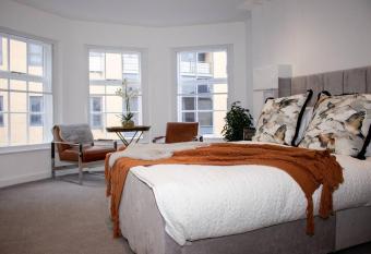 Professional City Centre Apartment allows 18 year olds to book a room