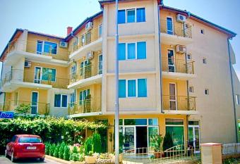 Family Hotel Aqua - All inclusive light allows 18 year olds to book a room