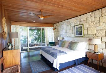 Frenchman s Cove Resort has Balcony rooms