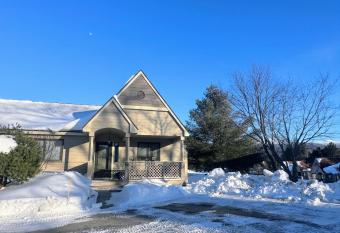 F22 Great location close to Bretton Woods Ski Area, Ice Castles, Mt Washington Hotel allows 18 year olds to book a room