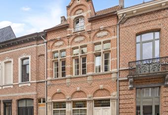 Manoir Hamme allows 18 year olds to book a room