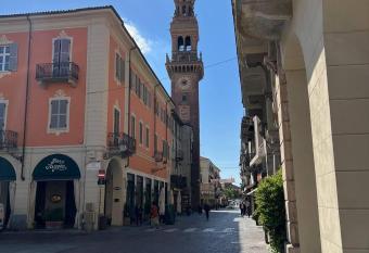 Casa Jazz, Casale & il Monferrato allows 18 year olds to book a room