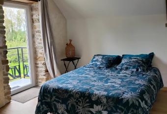 Le petit grenier allows 18 year olds to book a room