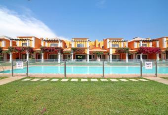 Blue Sea House has Balcony rooms