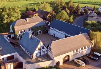 Denkmalschmiede H  fgen allows 18 year olds to book a room