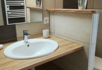 Appartement allows 18 year olds to book a room