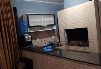 Casa Temporada em Foz do Igua  u perto do shopping Cataratas has Smoking rooms