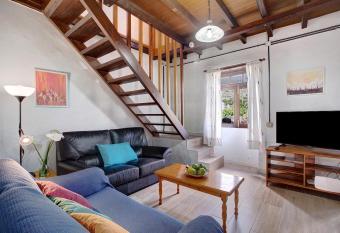 Casa La Zahorra has Balcony rooms