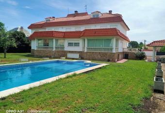 La Casona Imperial has rooms with a private hot tub