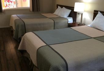 Townhouse Inn & Suites allows 18 year olds to book a room