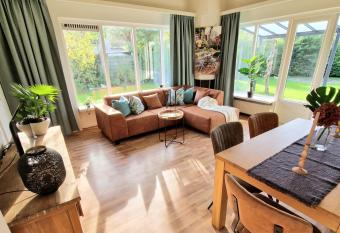 Os huuske Dirkshorn has Balcony rooms