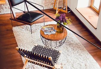 Domaine du Pr  -Saint-Georges allows 18 year olds to book a room