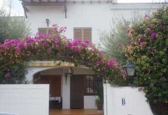 CASA INDEPENDIENTE EN EL FRANCAS RODA DE BER   has Balcony rooms