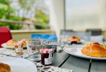 Chill - Sunny terrace has Balcony rooms