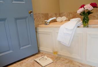 Cameron Estate Inn allows 18 year olds to book a room