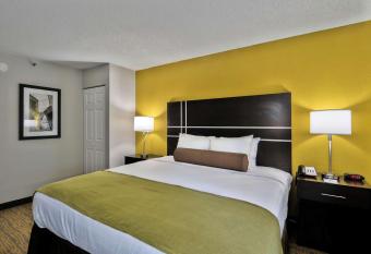 Best Western Plus Hanes Mall Hotel has rooms with a private hot tub