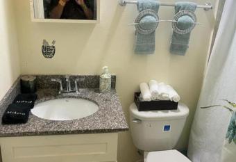 Stonebrook manor falmouth has Balcony rooms