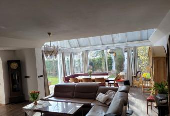 Villa Monte recientemente renovada con zona de juegos para ni  os allows 18 year olds to book a room