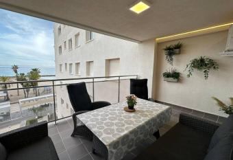 Cunit plage, vue magnifique mer has Balcony rooms