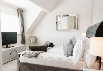 Birkby Lodge Escape has rooms with a private hot tub