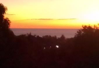 Flor de Mar Surf Hostel has Balcony rooms