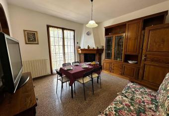 Tra le Alpi Apuane e il mare has Balcony rooms