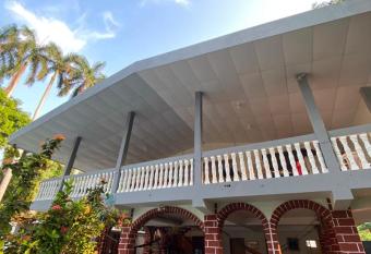 LA CASONA SV has Balcony rooms