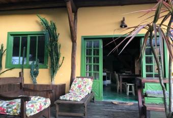 Lindo chal   em area verde no Mariscal allows 18 year olds to book a room