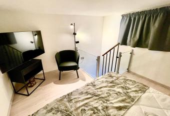 Sensoria Naxos Suites has rooms with a private hot tub