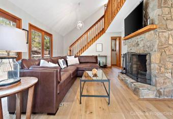 Lured To The Lake has Balcony rooms