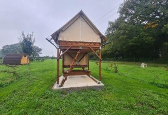 Maison Pouligny-Notre-Dame, 2 pi  ces, 2 personnes - FR-1-591-402 has Balcony rooms