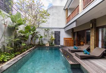 Villa Umalas Kerobokan has Balcony rooms